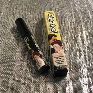 The balm “Cheater” Mascara